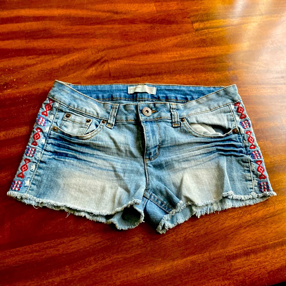 No boundaries fringe shorts